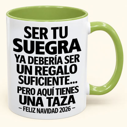Ser tu suegra es regalo suficiente - Navidad divertida 2026 - Taza de café de regalo con borde de color (SKU2610-304)