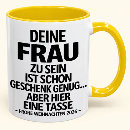 Deine Frau zu sein, ist Geschenk genug – Lustiges Weihnachten 2026 – Geschenk-Kaffeetasse mit farbigem Akzent (SKU2610-141)